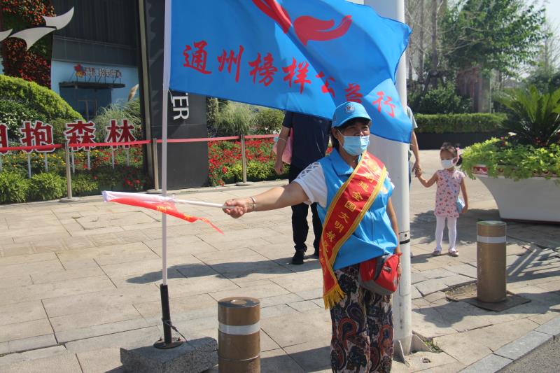 <strong>艹美女免费网站</strong>